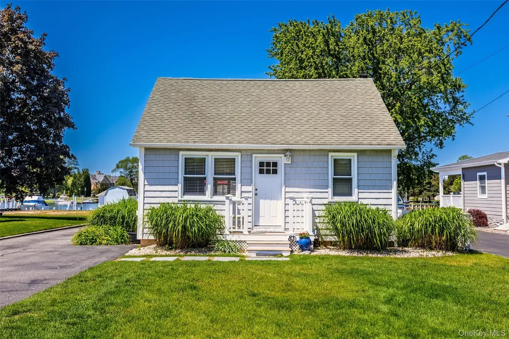 83 Beach Road Aquebogue NY 11901