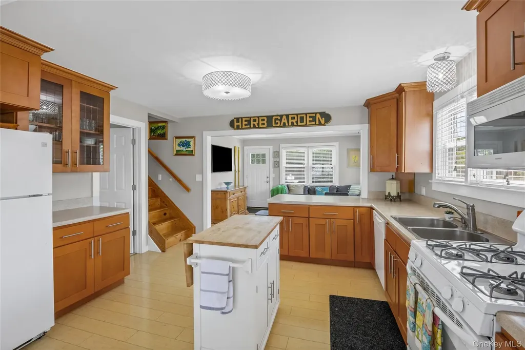 83 Beach Road Aquebogue NY 11901