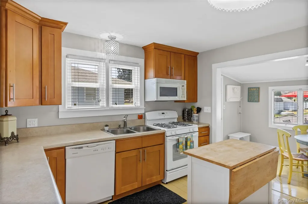 83 Beach Road Aquebogue NY 11901