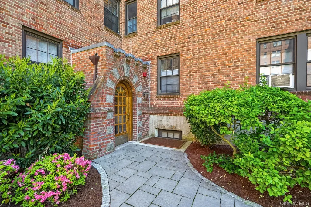 180 Garth Road Scarsdale NY 10583