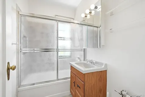 180 Garth Road Scarsdale NY 10583