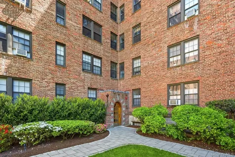 180 Garth Road Scarsdale NY 10583