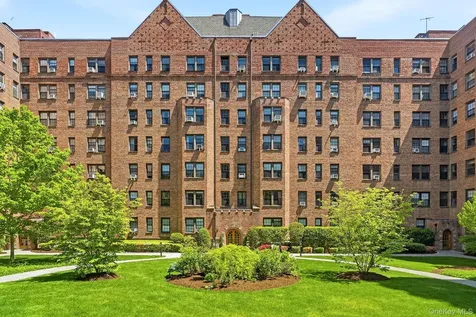 180 Garth Road Scarsdale NY 10583