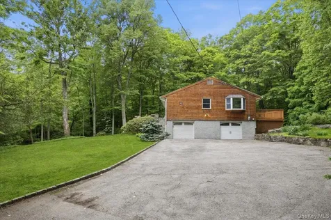 17 Galloway Lane Cortlandt Manor NY 10567