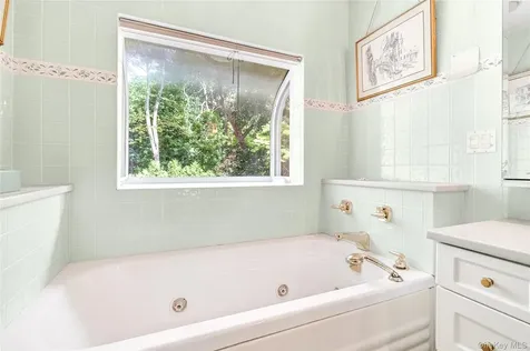 2 Forest Knoll Drive Suffern NY 10901
