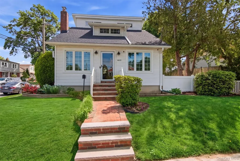 1615 Estelle Avenue Elmont NY 11003