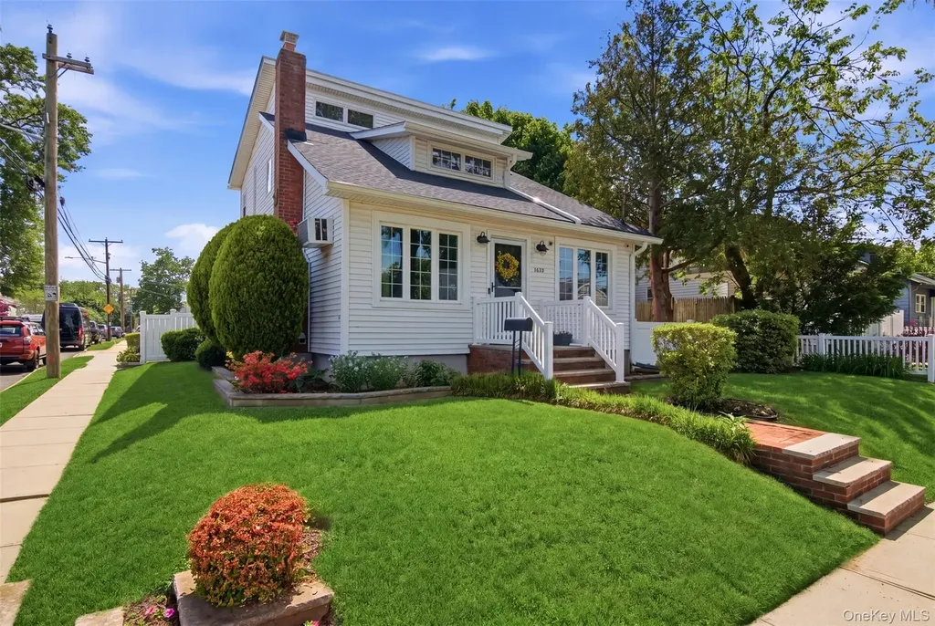1615 Estelle Avenue Elmont NY 11003