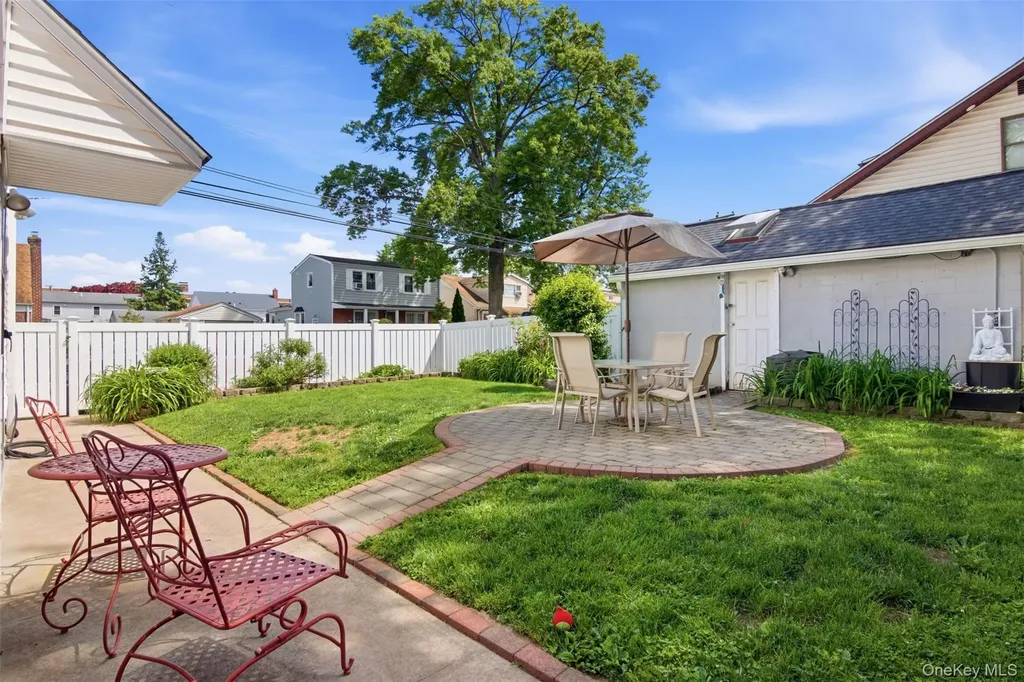 1615 Estelle Avenue Elmont NY 11003