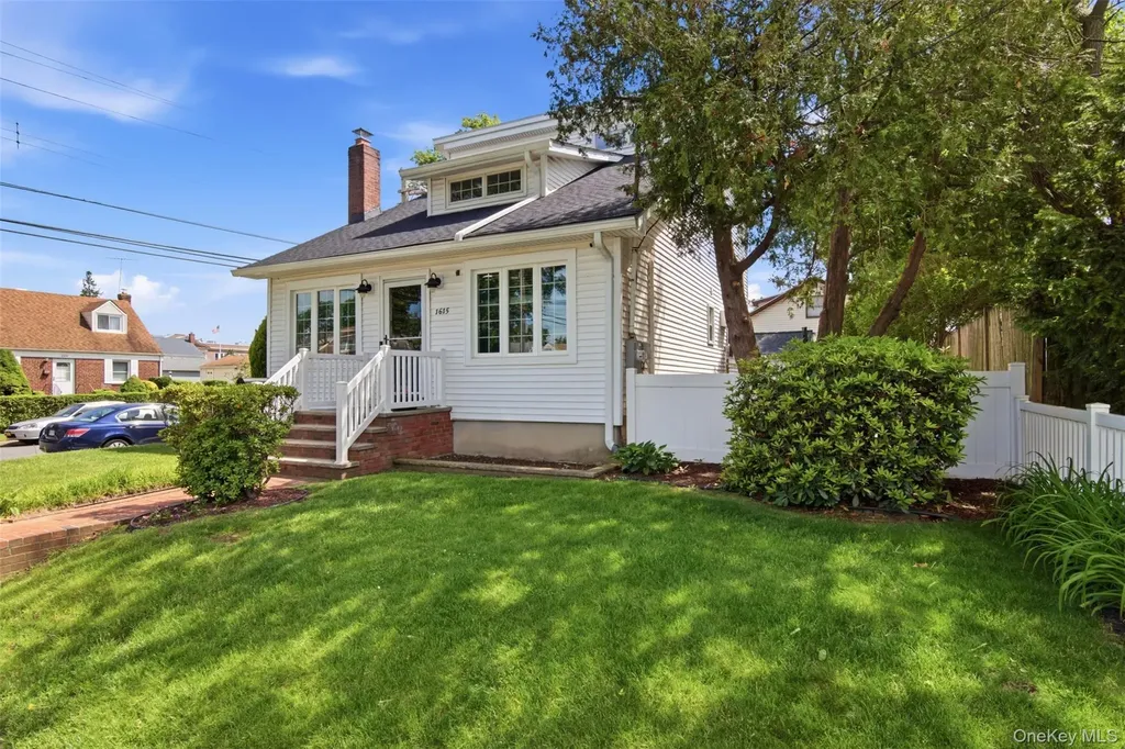 1615 Estelle Avenue Elmont NY 11003