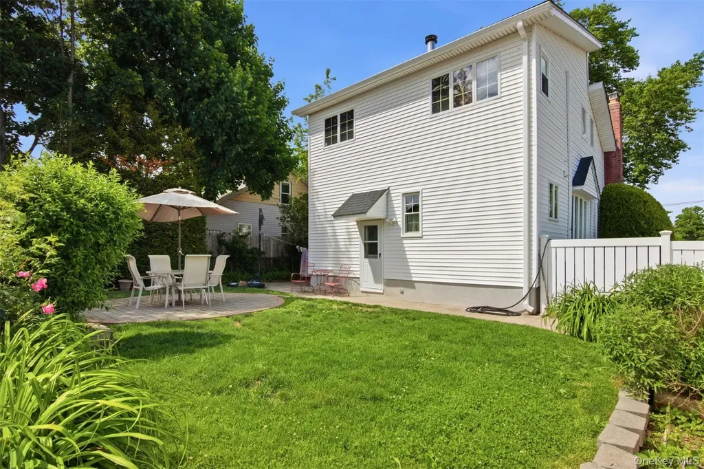 1615 Estelle Avenue Elmont NY 11003