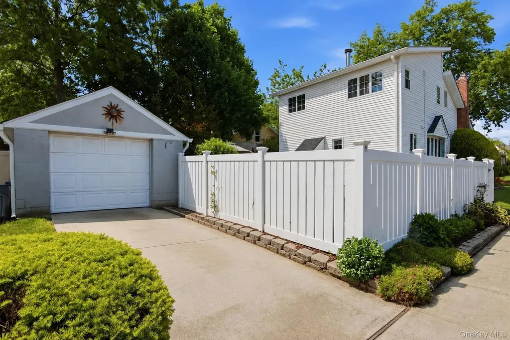 1615 Estelle Avenue Elmont NY 11003