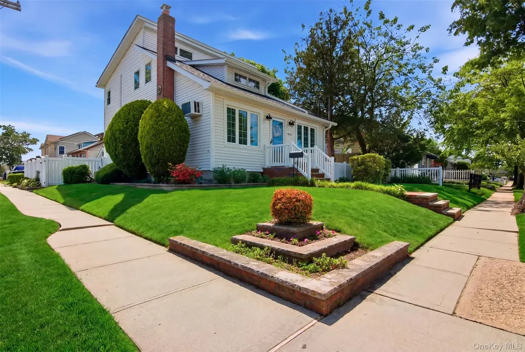 1615 Estelle Avenue Elmont NY 11003