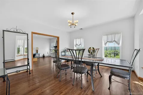 8 Alloway Crescent Highland Mills NY 10930