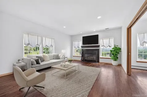 8 Alloway Crescent Highland Mills NY 10930