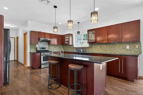 8 Alloway Crescent Highland Mills NY 10930