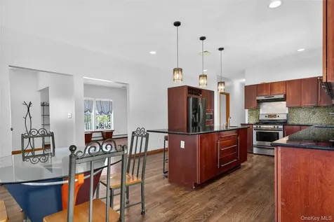 8 Alloway Crescent Highland Mills NY 10930