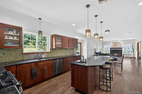 8 Alloway Crescent Highland Mills NY 10930