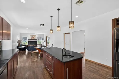 8 Alloway Crescent Highland Mills NY 10930
