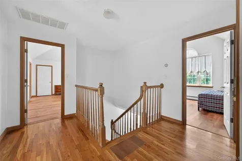 8 Alloway Crescent Highland Mills NY 10930