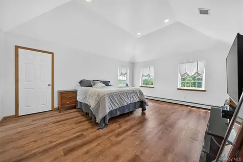 8 Alloway Crescent Highland Mills NY 10930