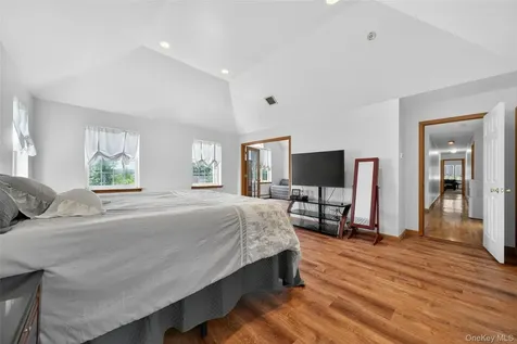 8 Alloway Crescent Highland Mills NY 10930