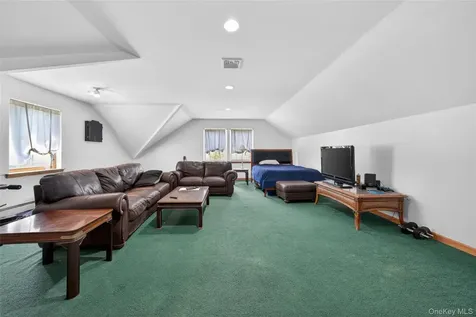 8 Alloway Crescent Highland Mills NY 10930