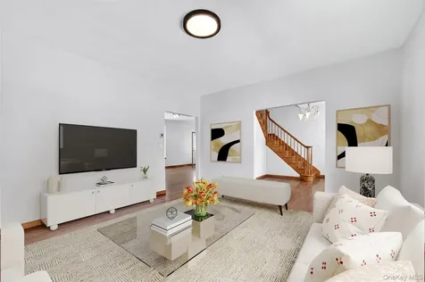 8 Alloway Crescent Highland Mills NY 10930
