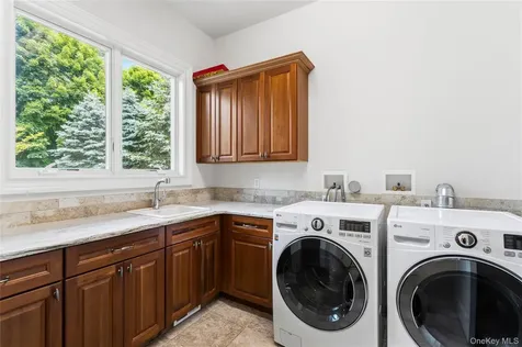 1960 Midlane S Syosset NY 11791