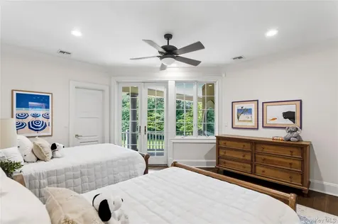 1960 Midlane S Syosset NY 11791