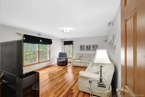 30 Whitney Drive Woodstock NY 12498