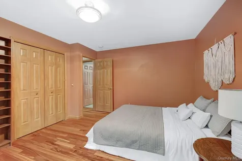 30 Whitney Drive Woodstock NY 12498