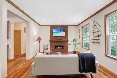 30 Whitney Drive Woodstock NY 12498