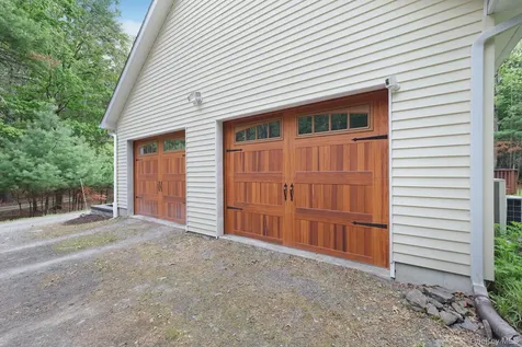30 Whitney Drive Woodstock NY 12498