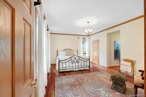 30 Whitney Drive Woodstock NY 12498