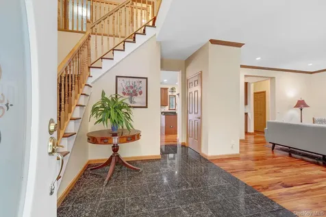30 Whitney Drive Woodstock NY 12498