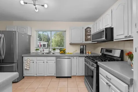 351 London Road Yorktown Heights NY 10598