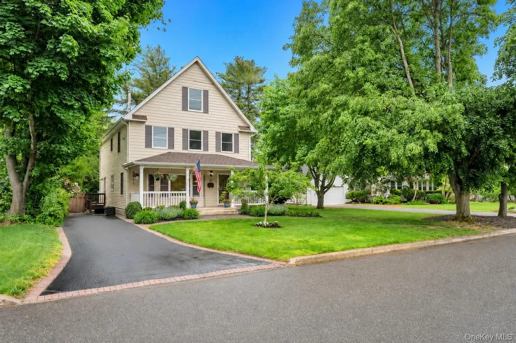 75 Elm Avenue Smithtown NY 11787