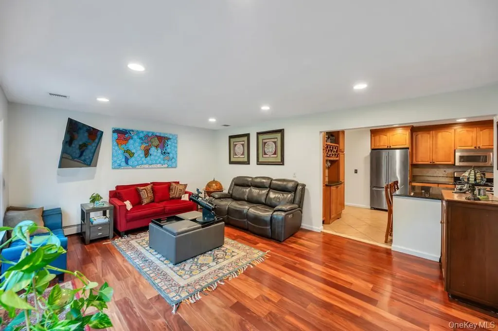 75 Elm Avenue Smithtown NY 11787