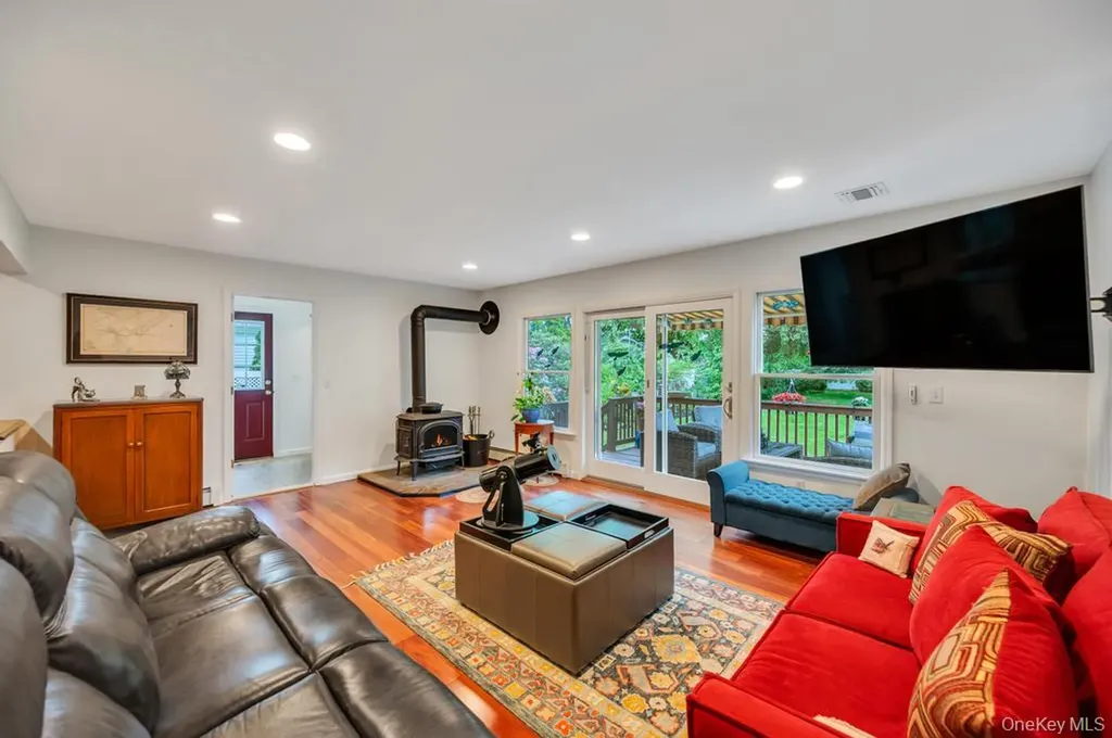 75 Elm Avenue Smithtown NY 11787