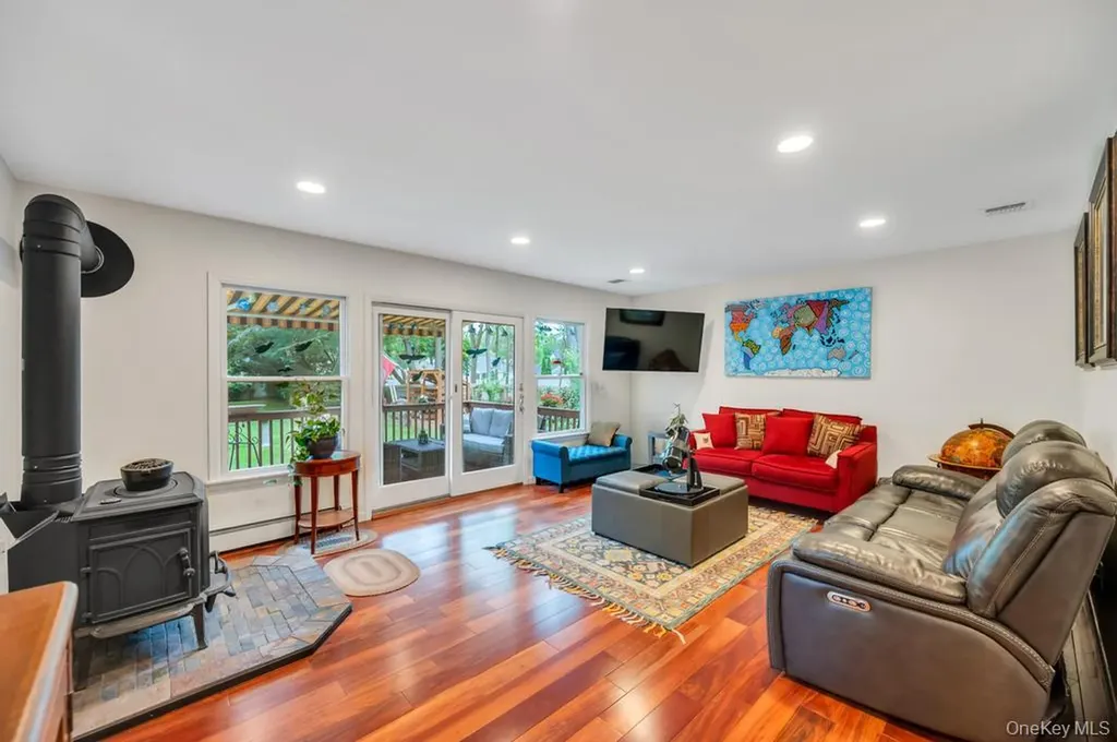 75 Elm Avenue Smithtown NY 11787