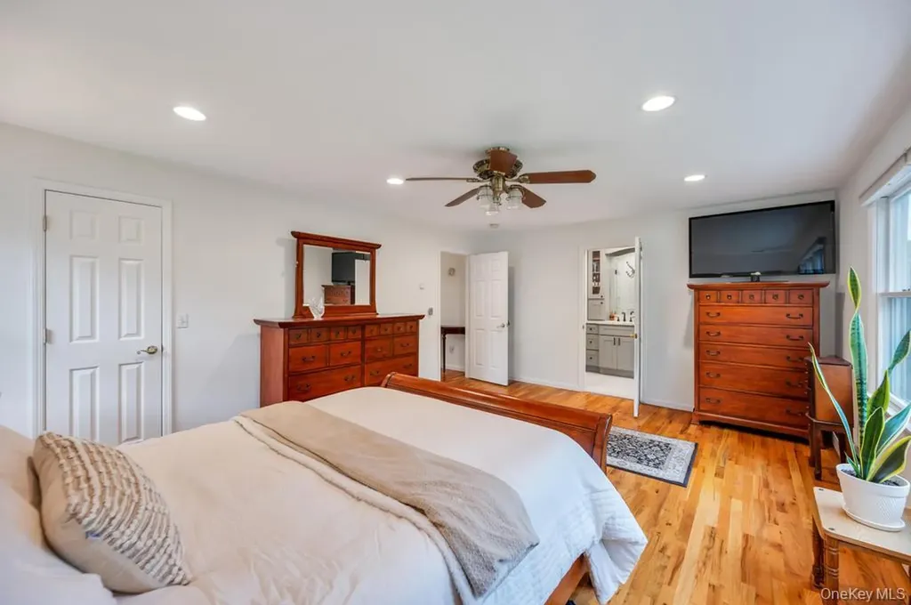 75 Elm Avenue Smithtown NY 11787