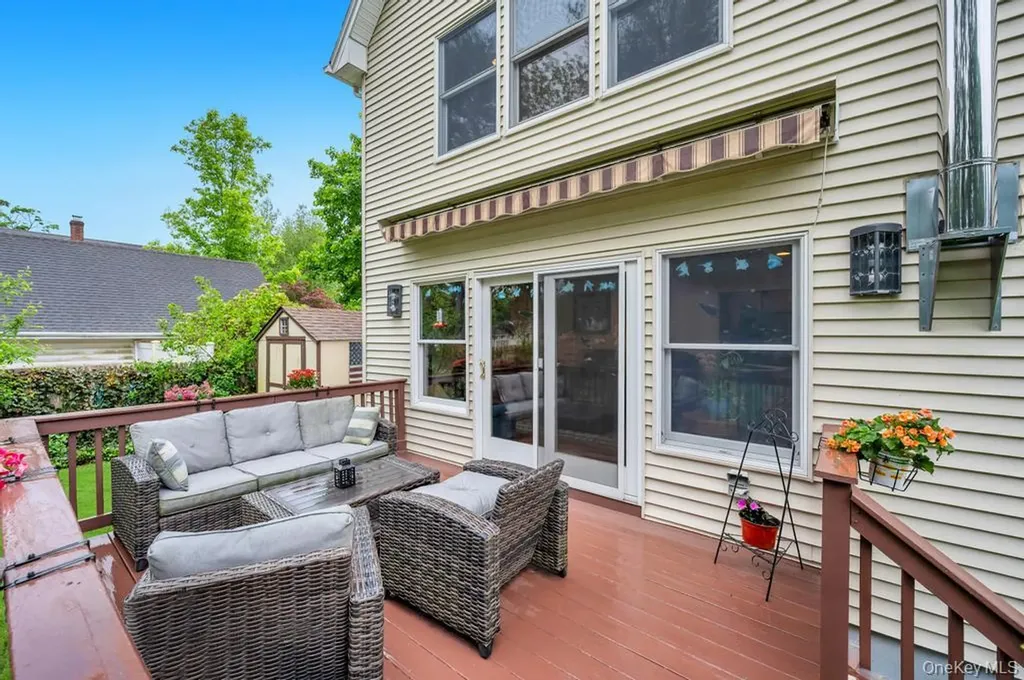 75 Elm Avenue Smithtown NY 11787