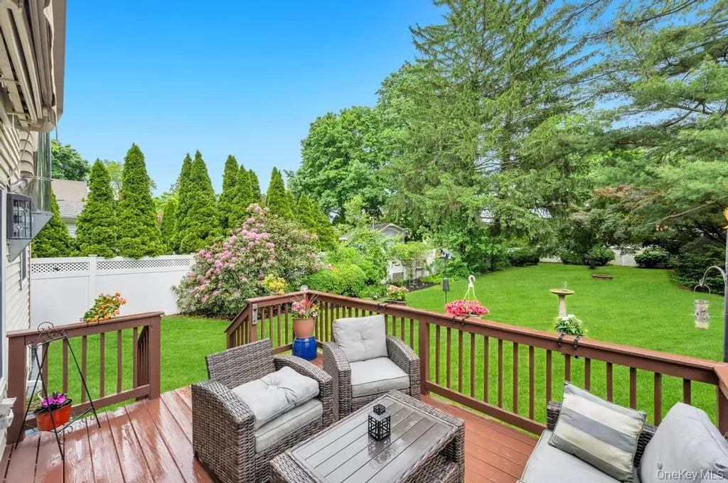 75 Elm Avenue Smithtown NY 11787