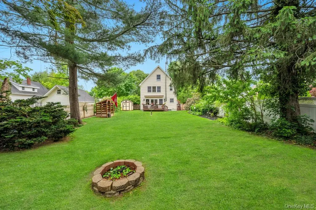 75 Elm Avenue Smithtown NY 11787