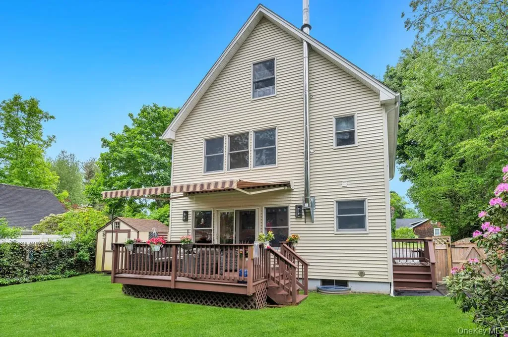 75 Elm Avenue Smithtown NY 11787