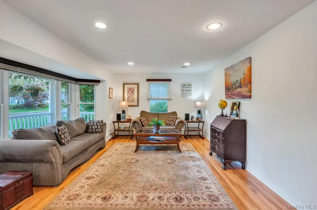 75 Elm Avenue Smithtown NY 11787