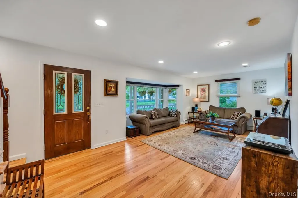 75 Elm Avenue Smithtown NY 11787