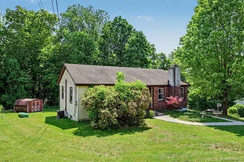 22 Manor Way Brewster NY 10509