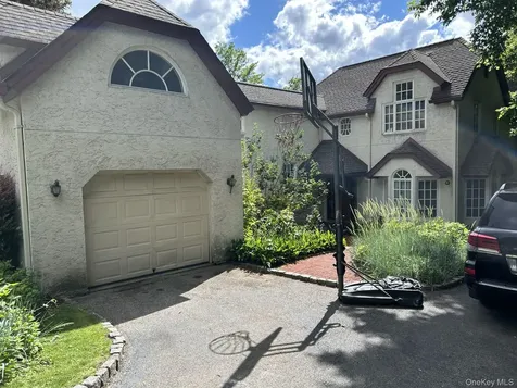 16 Springhurst Park Dobbs Ferry NY 10522