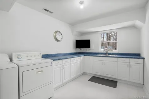 40 Burts Path Hopewell Junction NY 12533